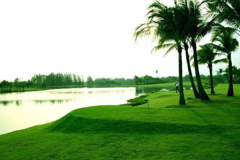 Water Land Golf Resort & Spa Phitsanulok Buitenkant foto